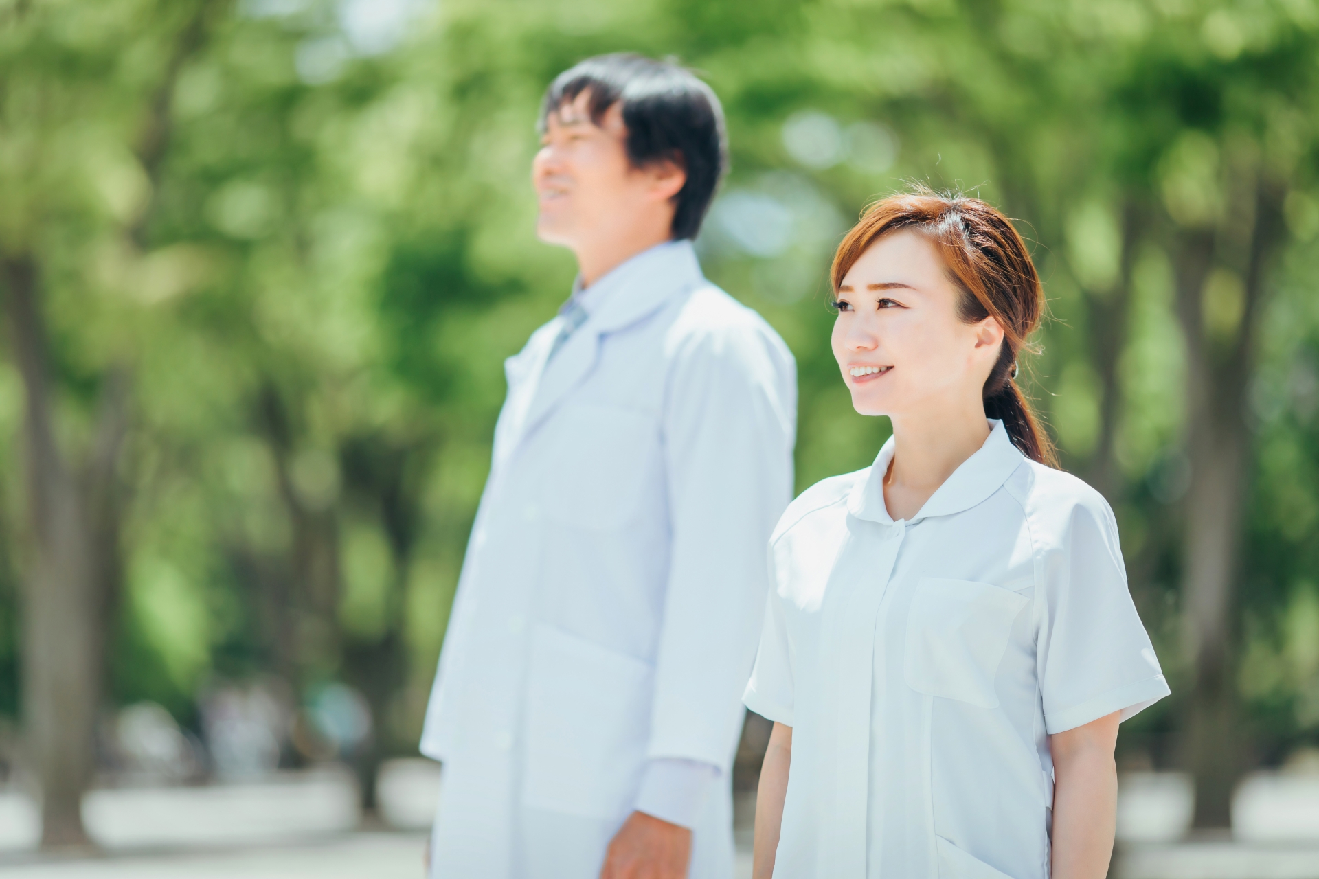 男性と女性の医療従事者