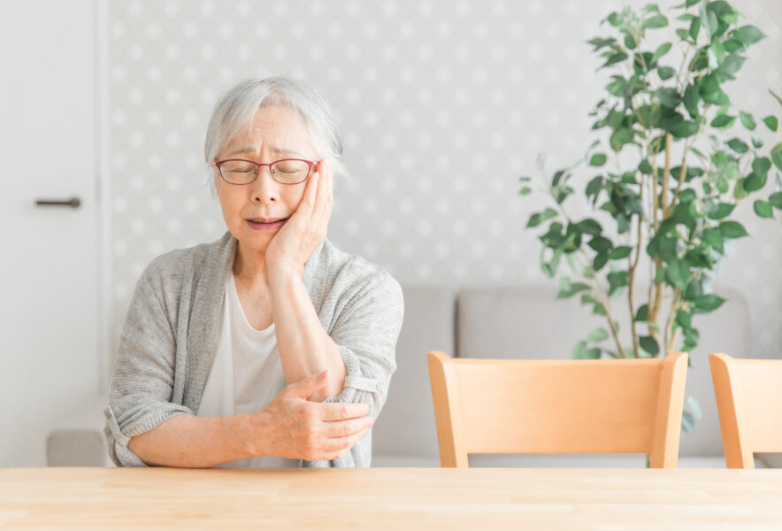 入れ歯による炎症が原因の義歯性口内炎とは？義歯性口内炎の対処法や予防も併せて解説！