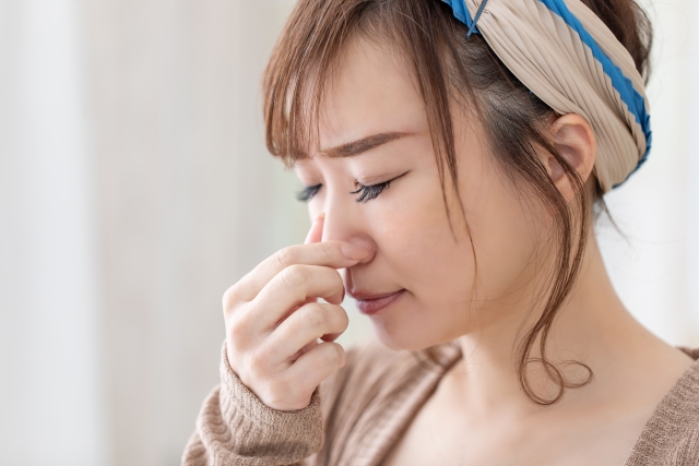むし歯で嫌な匂いがする原因は？自宅でできる対処法と歯科での治療法を解説