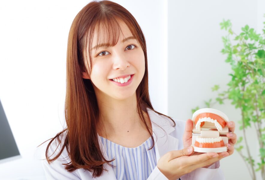 入れ歯を薄くしたいときにできること｜違和感の原因や合わない入れ歯のデメリットも解説