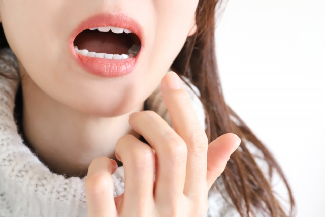 むし歯に気が付いたらどうする？痛いときの応急処置や、やってはいけない行動