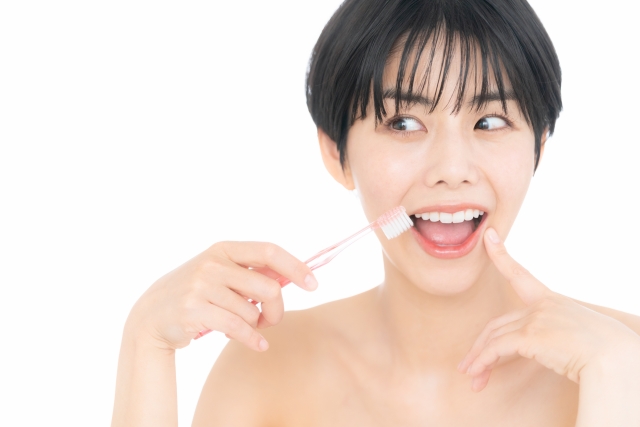 むし歯に気付かないこともある？痛みがあるむし歯とないむし歯の違いやセルフチェック方法を解説