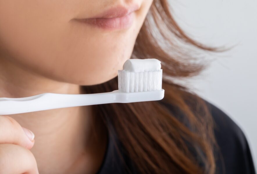 研磨剤なしの歯磨き粉でも効果はある？メリットやデメリット、選び方を解説