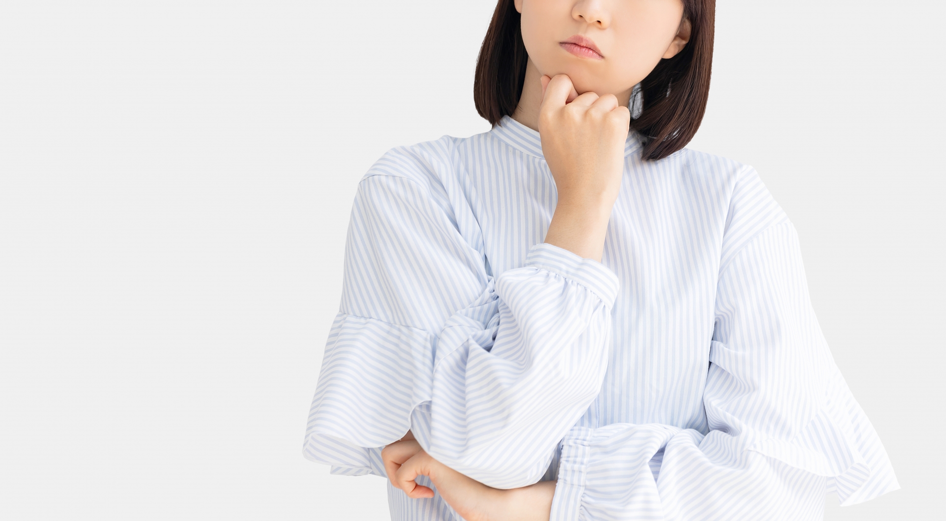 考える女性
