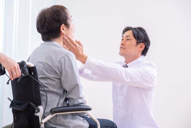 歯科医院での入れ歯の調整