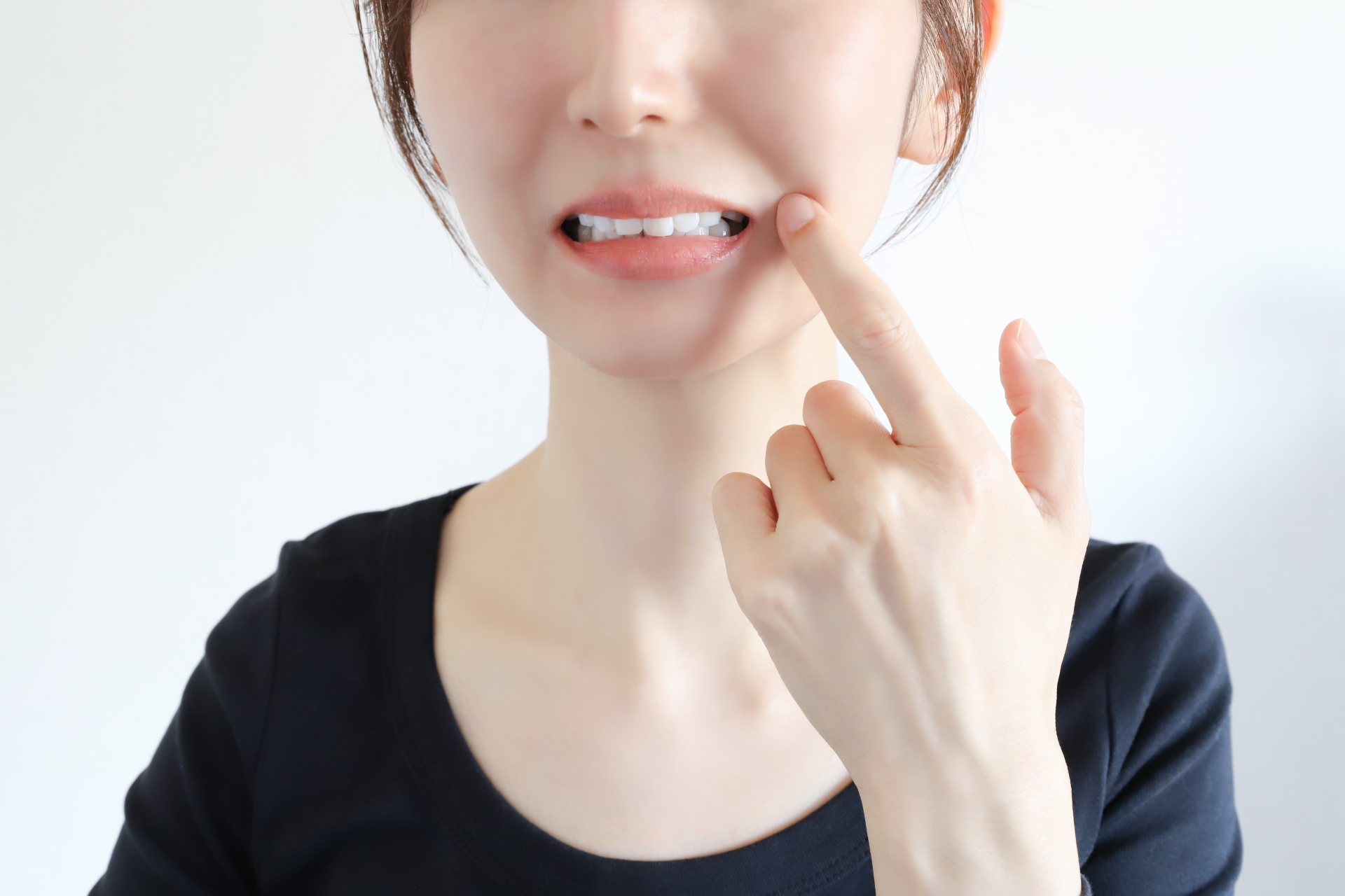 歯を気にする女性