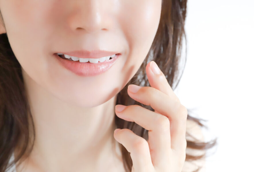 ラミネートベニアはすぐ取れる？原因や長持ちさせるためのポイントを解説