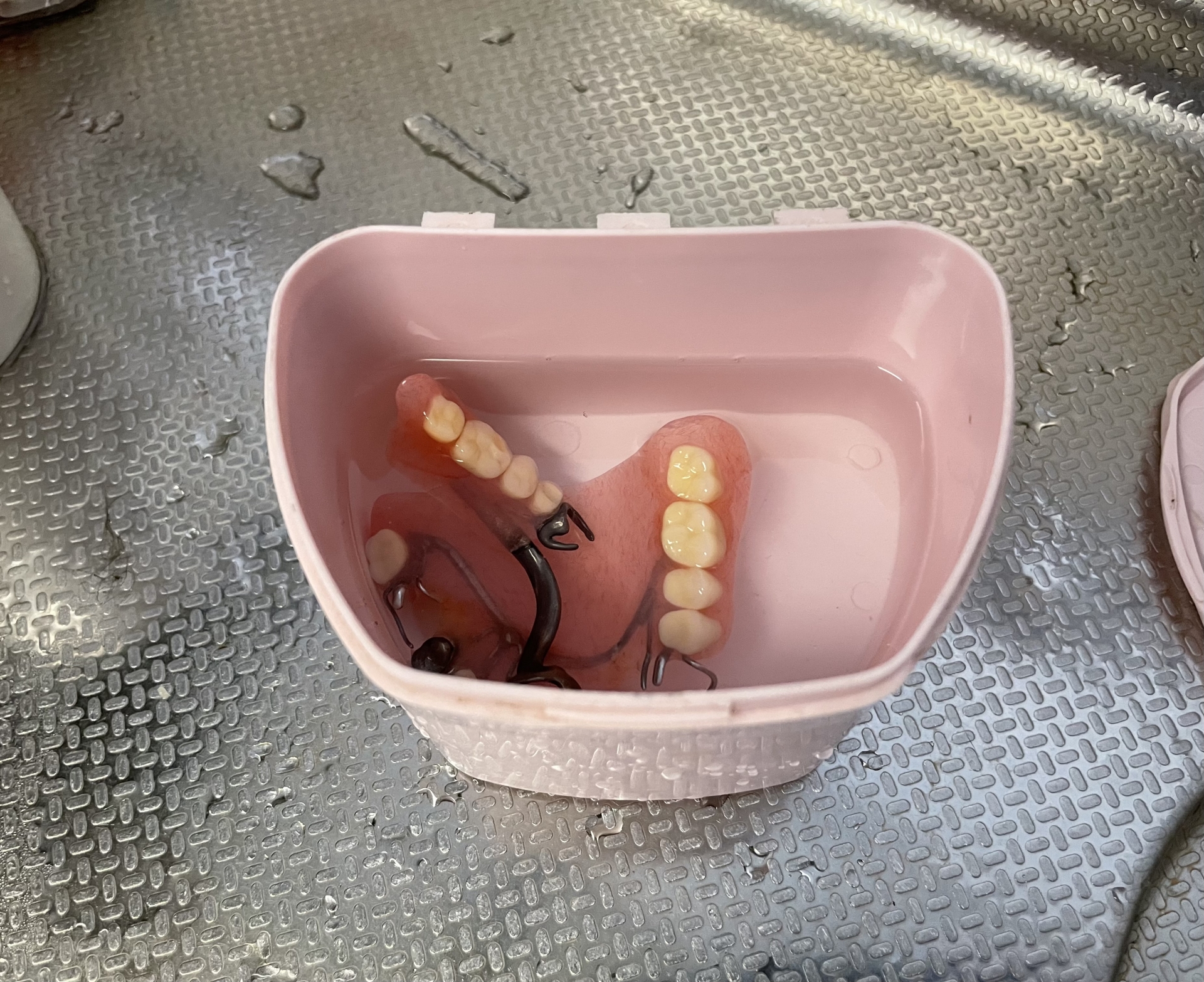 入れ歯の正しい保管方法