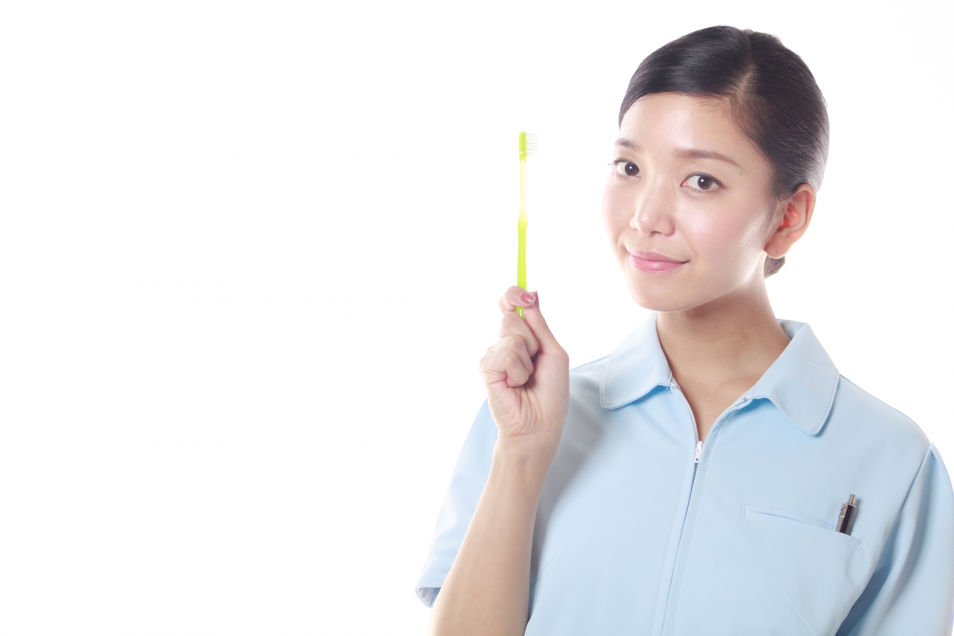 歯ブラシを持つ女性